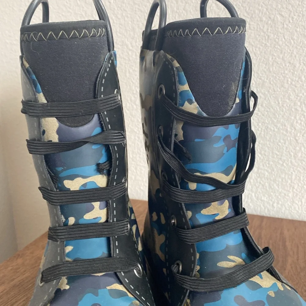 Western Chief Blue Camo waterproof Rain Boots Pull On Snow Boots, Kids 11/12